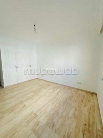 bel-appartement-en-location-a-racine-4-grandes-pieces-air-conditionne-et-cheminee-big-5