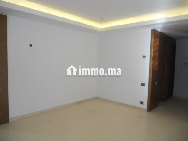 appartement-non-meuble-a-louer-a-ain-diab-ii-big-3
