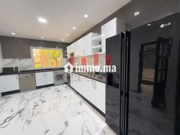 location-villa-de-haut-standing-a-ain-diab-surface-totale-400-m2-meuble-big-19