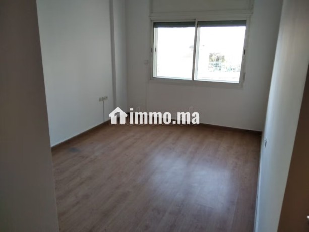 bel-appartement-3-ch-vide-a-louer-a-palmier-big-2