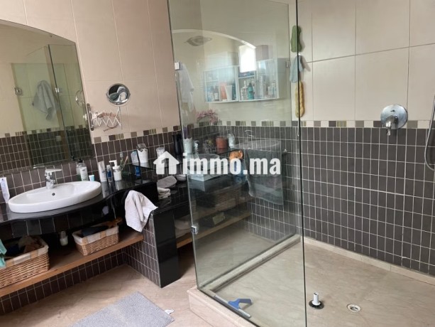 somptueuse-villa-a-vendre-a-californie-surface-de-720-m2-salon-marocain-securite-big-10