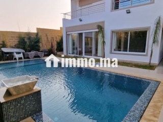 location-villa-de-haut-standing-a-asilah-4-chambres-prestation-de-conciergerie-belle-piscine