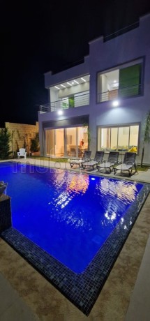 location-villa-de-haut-standing-a-asilah-4-chambres-prestation-de-conciergerie-belle-piscine-big-3