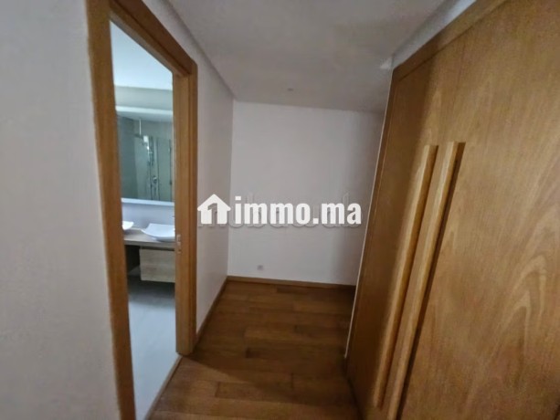 bel-appartement-en-location-a-ain-diab-extension-3-chambres-systeme-de-parabole-et-residence-securisee-big-11