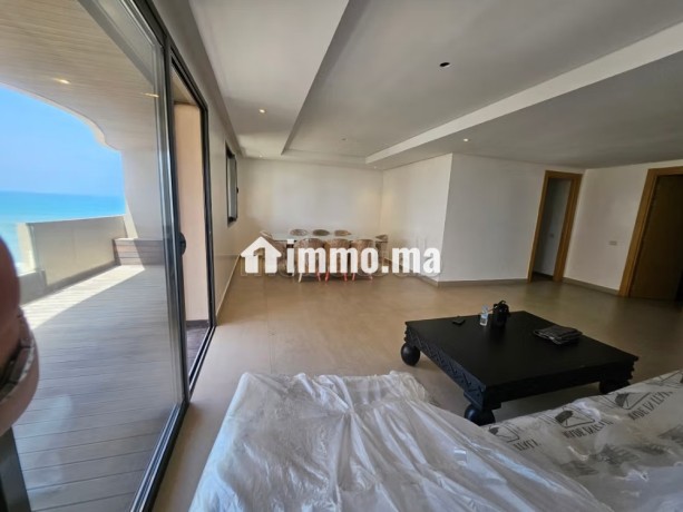 bel-appartement-en-location-a-ain-diab-extension-3-chambres-systeme-de-parabole-et-residence-securisee-big-2