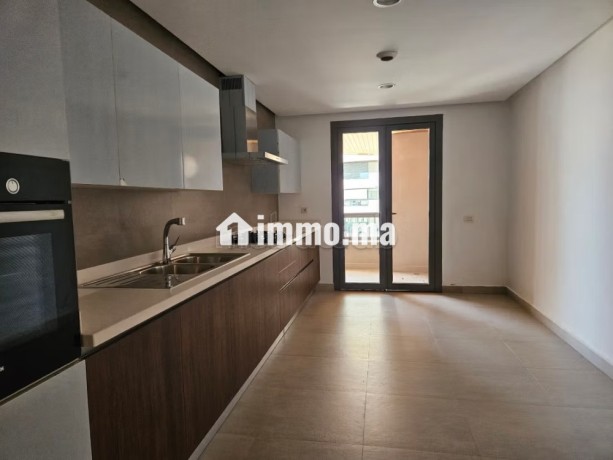 bel-appartement-en-location-a-ain-diab-extension-3-chambres-systeme-de-parabole-et-residence-securisee-big-3