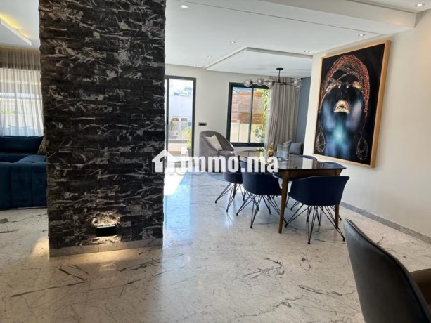dernier-etage-terrasse-2-chambres-meuble-big-8