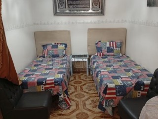 Location saisonnière à Fnideq. 2 pièces. Antenne parabolique et Porte blindée - Appartement à vendre