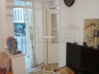 Location saisonnière à Fnideq. 2 pièces. Antenne parabolique et Porte blindée - Appartement à vendre