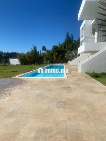 villa-neuve-de-4730m2-a-souissi-big-0