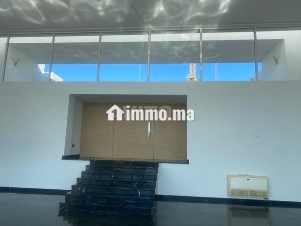 villa-neuve-de-4730m2-a-souissi-big-1
