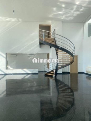 villa-neuve-de-4730m2-a-souissi-big-3