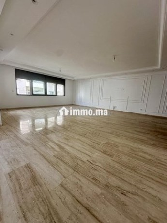 a-louer-spacieux-appartement-190-m2-a-racine-big-1