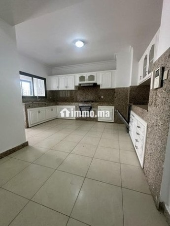 a-louer-spacieux-appartement-190-m2-a-racine-big-2