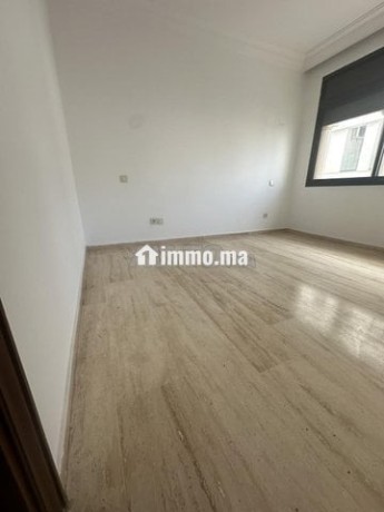 a-louer-spacieux-appartement-190-m2-a-racine-big-3