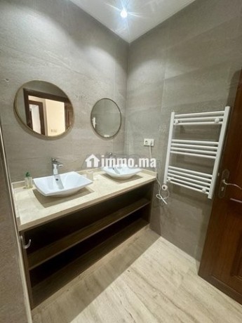 a-louer-spacieux-appartement-190-m2-a-racine-big-4
