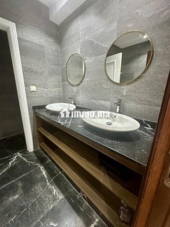 a-louer-spacieux-appartement-190-m2-a-racine-big-6
