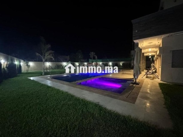 location-villa-de-1600-m2-a-marrakech-big-9