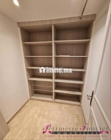 racine-appartement-moderne-a-louer-170-m2-big-10