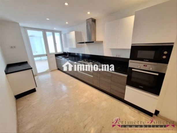 racine-appartement-moderne-a-louer-170-m2-big-11