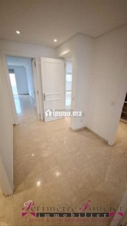 racine-appartement-moderne-a-louer-170-m2-big-7