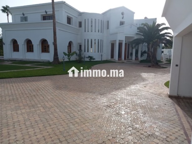 a-louer-villa-de-prestige-a-usage-de-bureaux-big-1