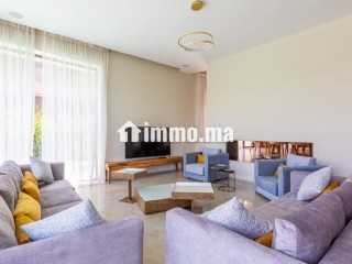 Magnifique villa à louer pour vos vacances à Route de Tahanaout. 4 pièces confortables. Avec ascenseur et terrasse - Villa à vendre