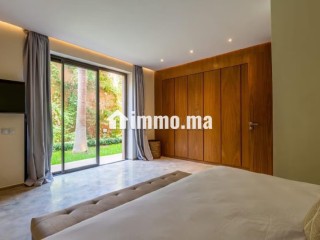 Magnifique villa à louer pour vos vacances à Route de Tahanaout. 4 pièces confortables. Avec ascenseur et terrasse - Villa à vendre