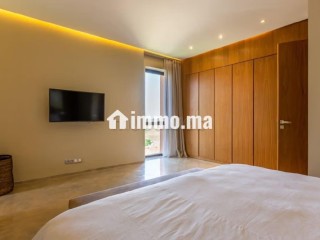 Magnifique villa à louer pour vos vacances à Route de Tahanaout. 4 pièces confortables. Avec ascenseur et terrasse - Villa à vendre