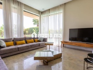 Magnifique villa à louer pour vos vacances à Route de Tahanaout. 4 pièces confortables. Avec ascenseur et terrasse - Villa à vendre