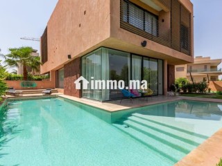 Magnifique villa à louer pour vos vacances à Route de Tahanaout. 4 pièces confortables. Avec ascenseur et terrasse - Villa à vendre