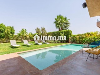 Magnifique villa à louer pour vos vacances à Route de Tahanaout. 4 pièces confortables. Avec ascenseur et terrasse - Villa à vendre