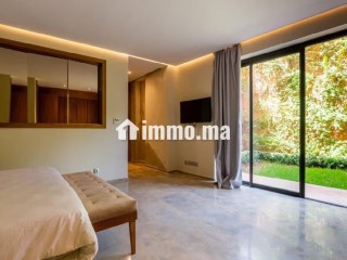 Magnifique villa à louer pour vos vacances à Route de Tahanaout. 4 pièces confortables. Avec ascenseur et terrasse - Villa à vendre