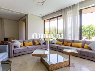 Magnifique villa à louer pour vos vacances à Route de Tahanaout. 4 pièces confortables. Avec ascenseur et terrasse - Villa à vendre