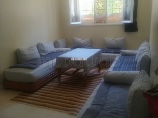 Location saisonnière à Horria. 3 pièces confortables. Porte blindée, salon marocain traditionnel - Appartement à vendre