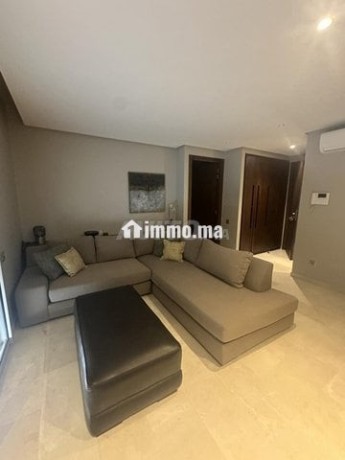 a-louer-studio-dernier-etage-avec-terrasse-big-4