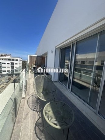 a-louer-studio-dernier-etage-avec-terrasse-big-6