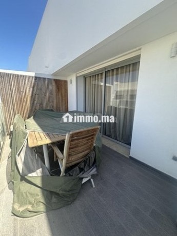 a-louer-studio-dernier-etage-avec-terrasse-big-8