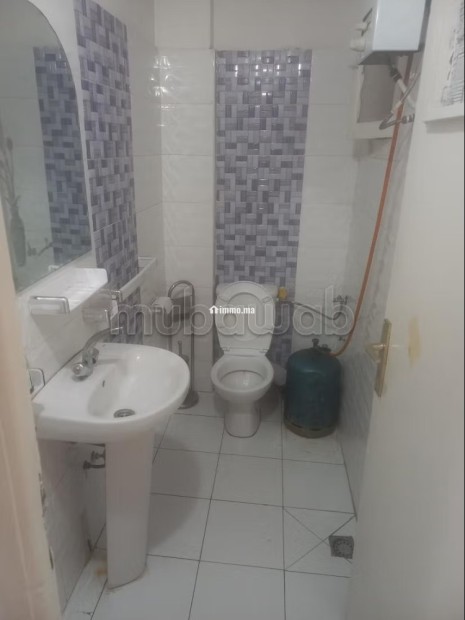 Location saisonnière à Agdal.
Superficie 48 m².
Porte blindée, antenne parabolique - Vente Immobilier - Rabat - photo 7