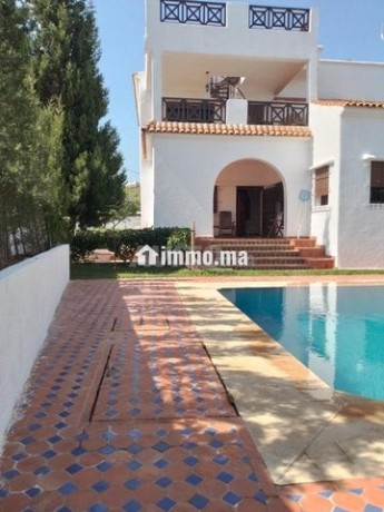 villa-de-600-m-avec-piscine-privee-et-vue-mer-big-0