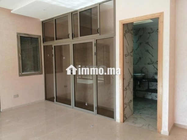 location-villa-neuve-vide-dans-residence-big-4