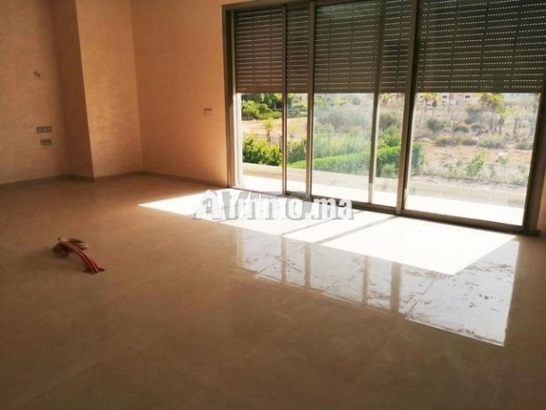 location-villa-neuve-vide-dans-residence-big-6