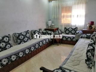 location-saisonniere-a-chefchaouen-2-pieces-confortables-salon-traditionnel-et-systeme-dantenne-parabolique