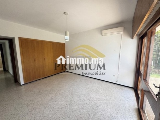 magnifique-villa-plain-pied-avec-piscine-big-4