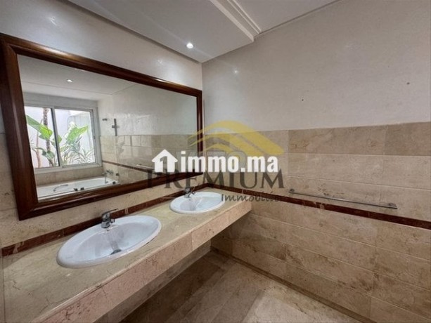 magnifique-villa-plain-pied-avec-piscine-big-6