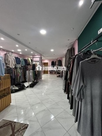 magasin-en-plein-centre-ville-big-1