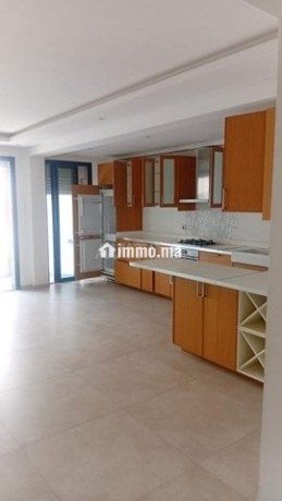 agdal-appartement-style-europeen-a-la-location-big-0