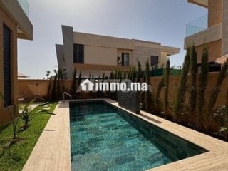 luxueuse-villa-moderne-neuve-piscine-verdure