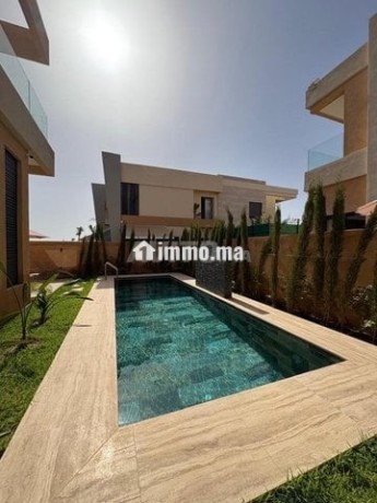 luxueuse-villa-moderne-neuve-piscine-verdure-big-0