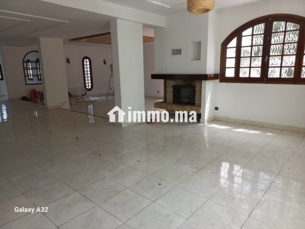 villa-de-haut-standing-a-louer-a-el-manar-el-hank-5-chambres-tout-confort-avec-cheminee-et-climatisation-big-9